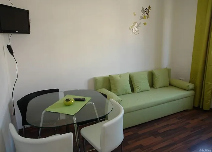 Apartment 19